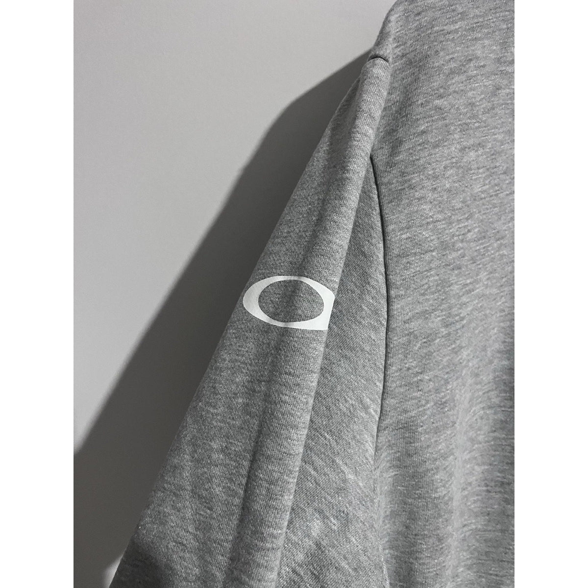 Oakley Hoodie Mens XL Gray Pullover Hooded Pockets Graphic Print Fleece