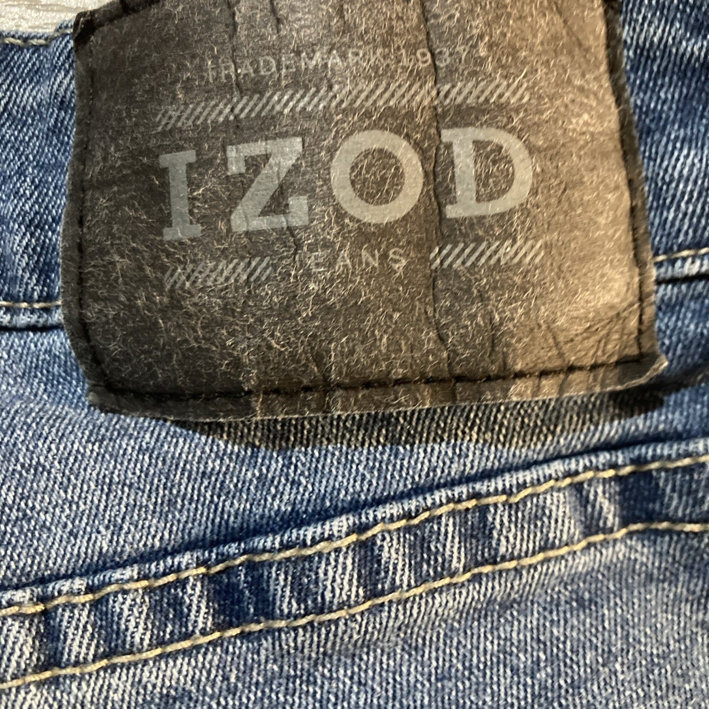 Minimalist IZOD Mens Slim Fit Medium Wash Blue Denim Jeans 38x32 Classic 5Pocket