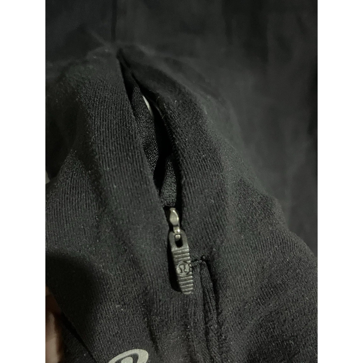 Lululemon Shirt Womens 6 Black Slim Long Sleeve Stretch Pockets Yoga Breathable
