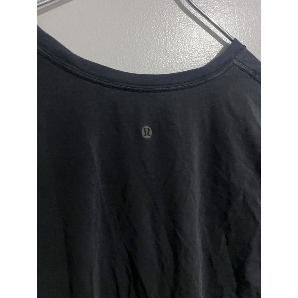 Lululemon T-Shirt Womens M Black V-Neck Short Sleeve Jersey Yoga Tagless Gym