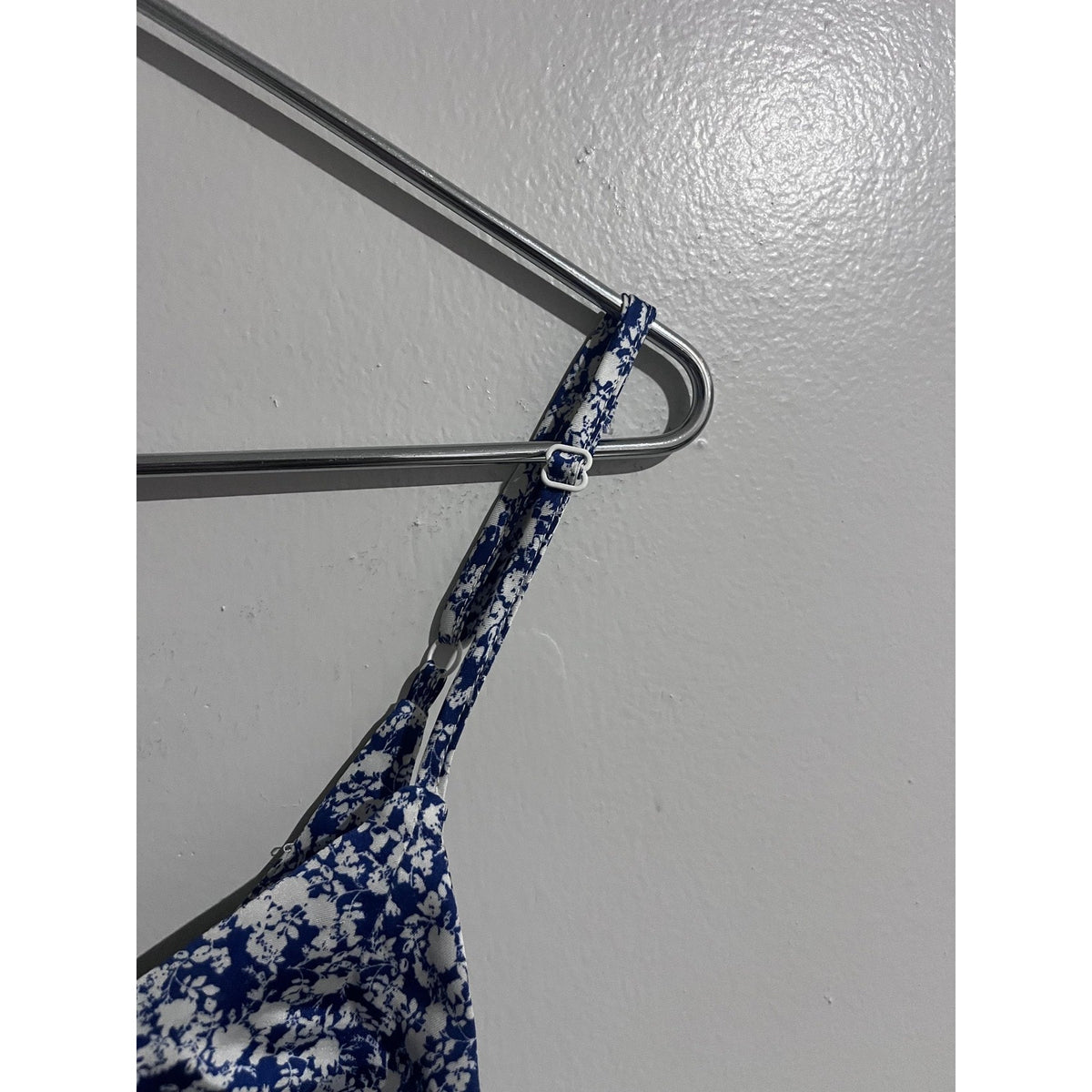Zara Tank Womens XS Blue Floral Camisole Strappy Adjustable Satin Lightweight