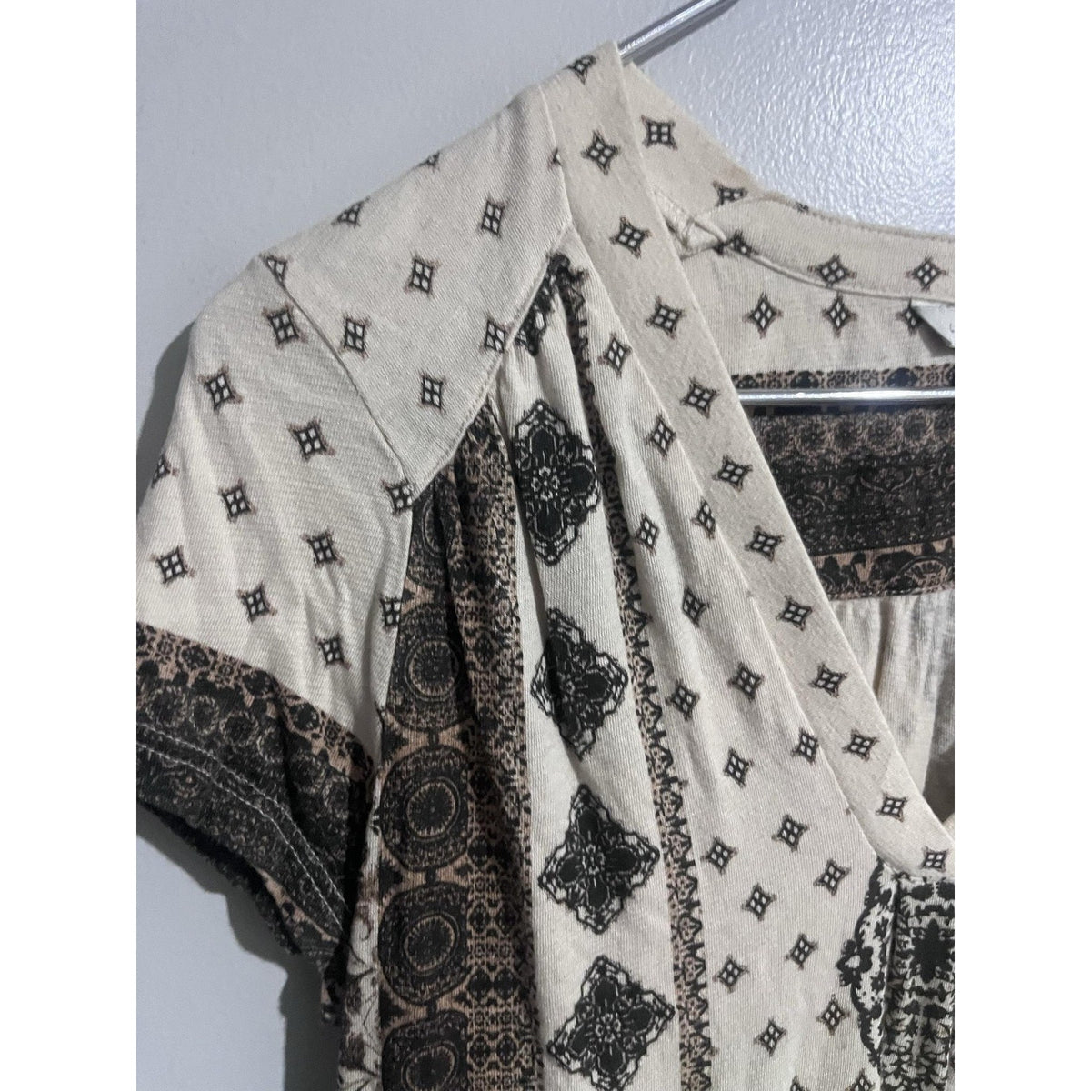 Lucky Brand Blouse Womens M Beige Tunic V-Neck Geometric Lightweight
