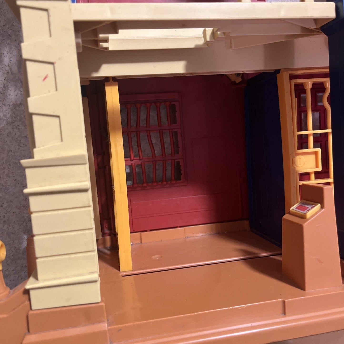 POLICE ACADEMY THE PRECINCT STATION PLAYSET 1989 Incomplete
