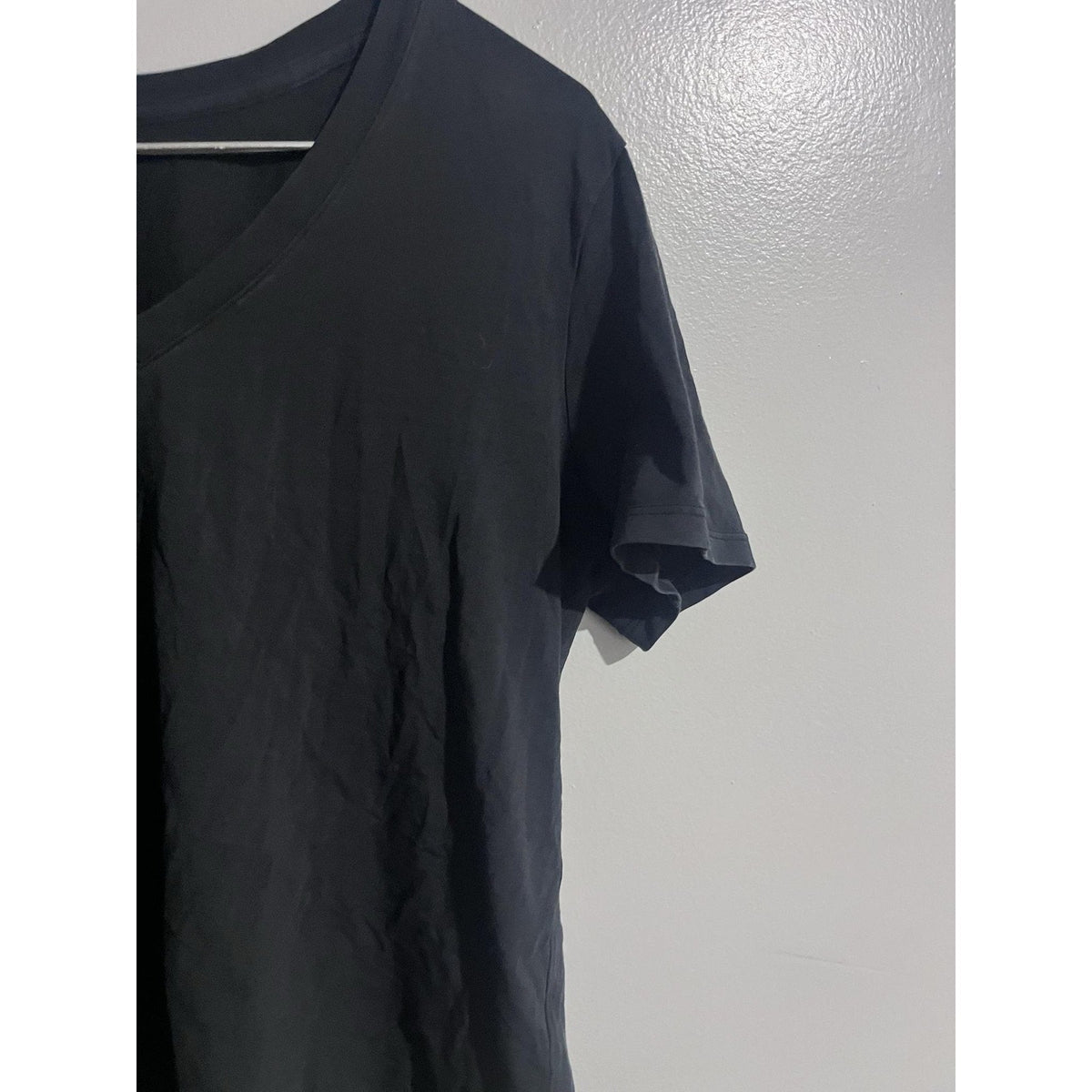Lululemon T-Shirt Womens M Black V-Neck Short Sleeve Jersey Yoga Tagless Gym