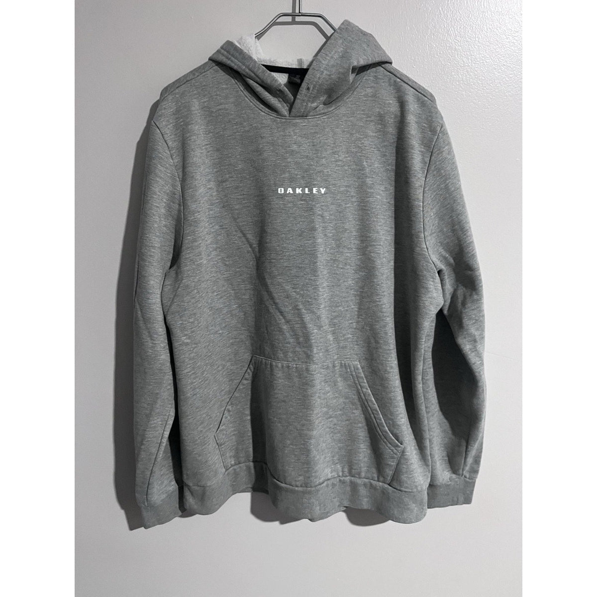 Oakley Hoodie Mens XL Gray Pullover Hooded Pockets Graphic Print Fleece