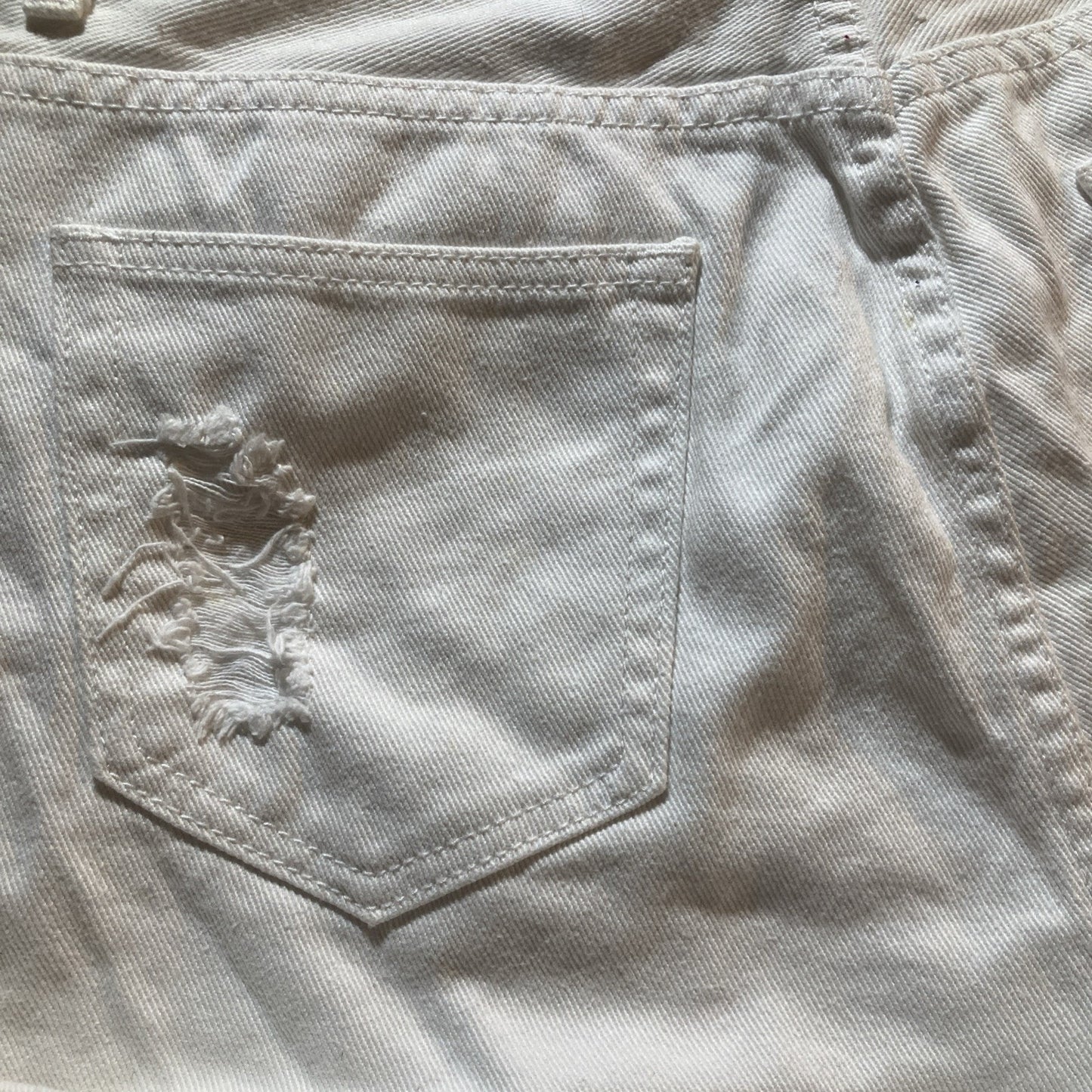 Forever 21 Women's White Denim Shorts Raw Hem Distressed Size 29