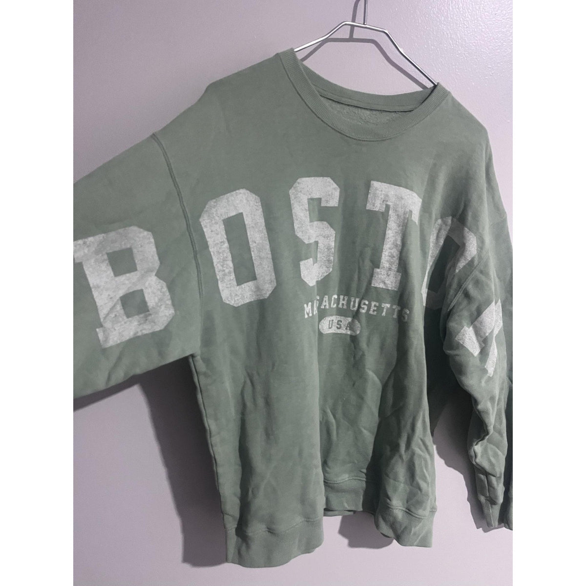Hollister Sweatshirt M Green Pullover Graphic Boston Massachusetts USA Fleece