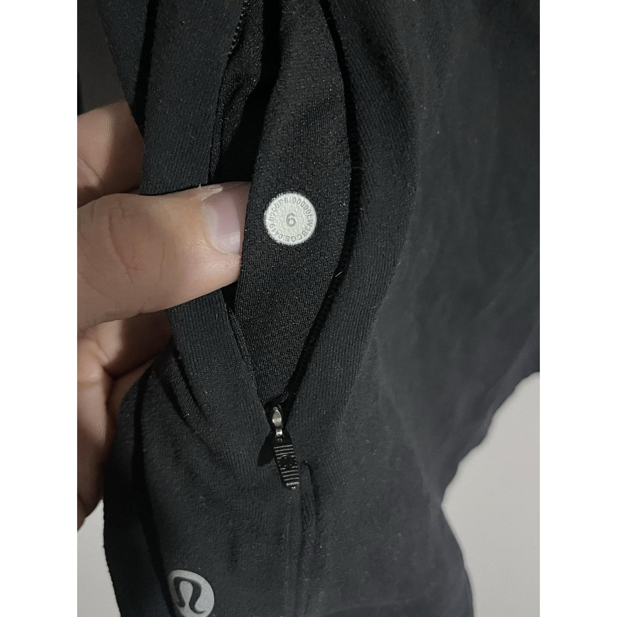Lululemon Shirt Womens 6 Black Slim Long Sleeve Stretch Pockets Yoga Breathable