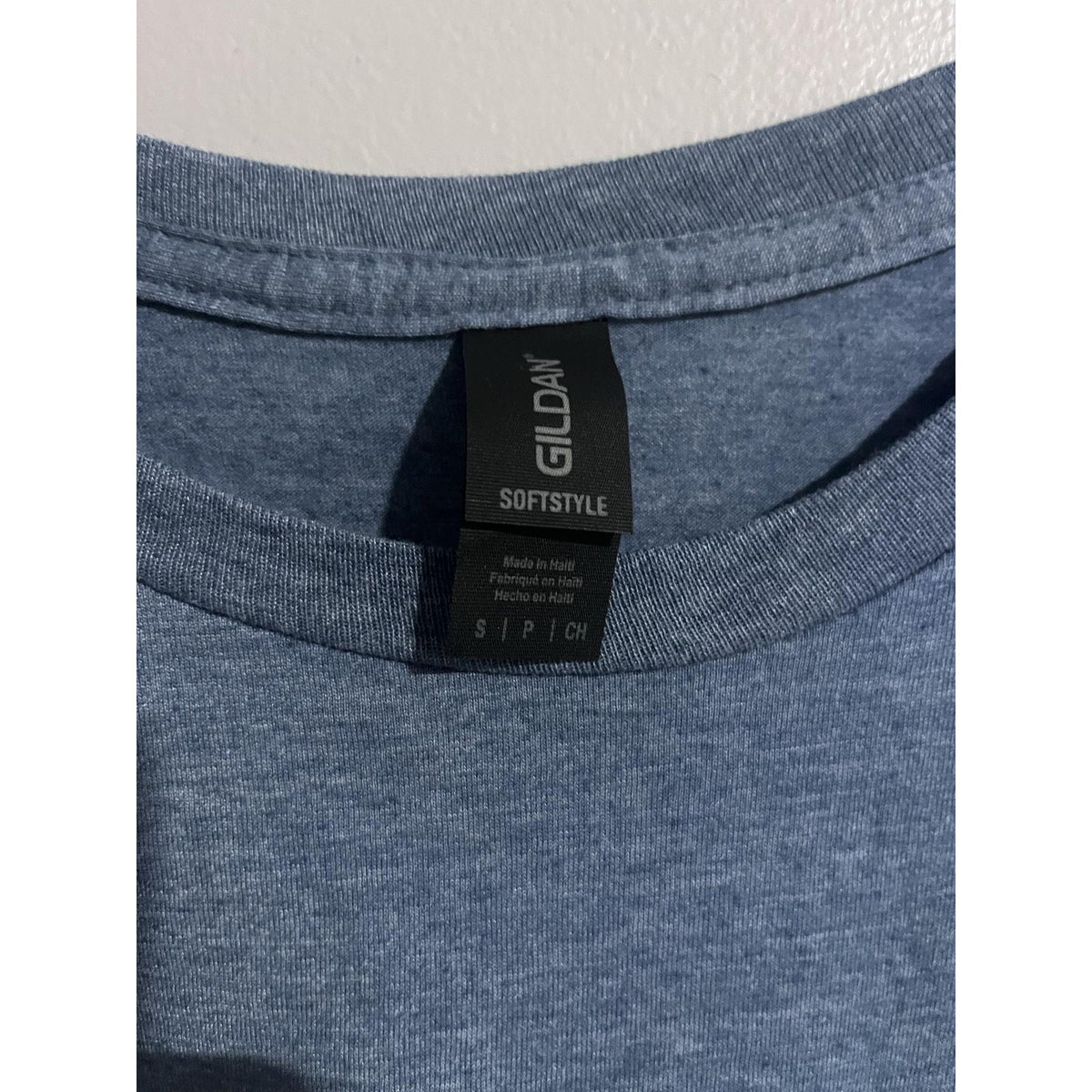 Gildan Shirt Mens S Blue Short Sleeve Crew Neck Graphic Cotton Jersey Softstyle