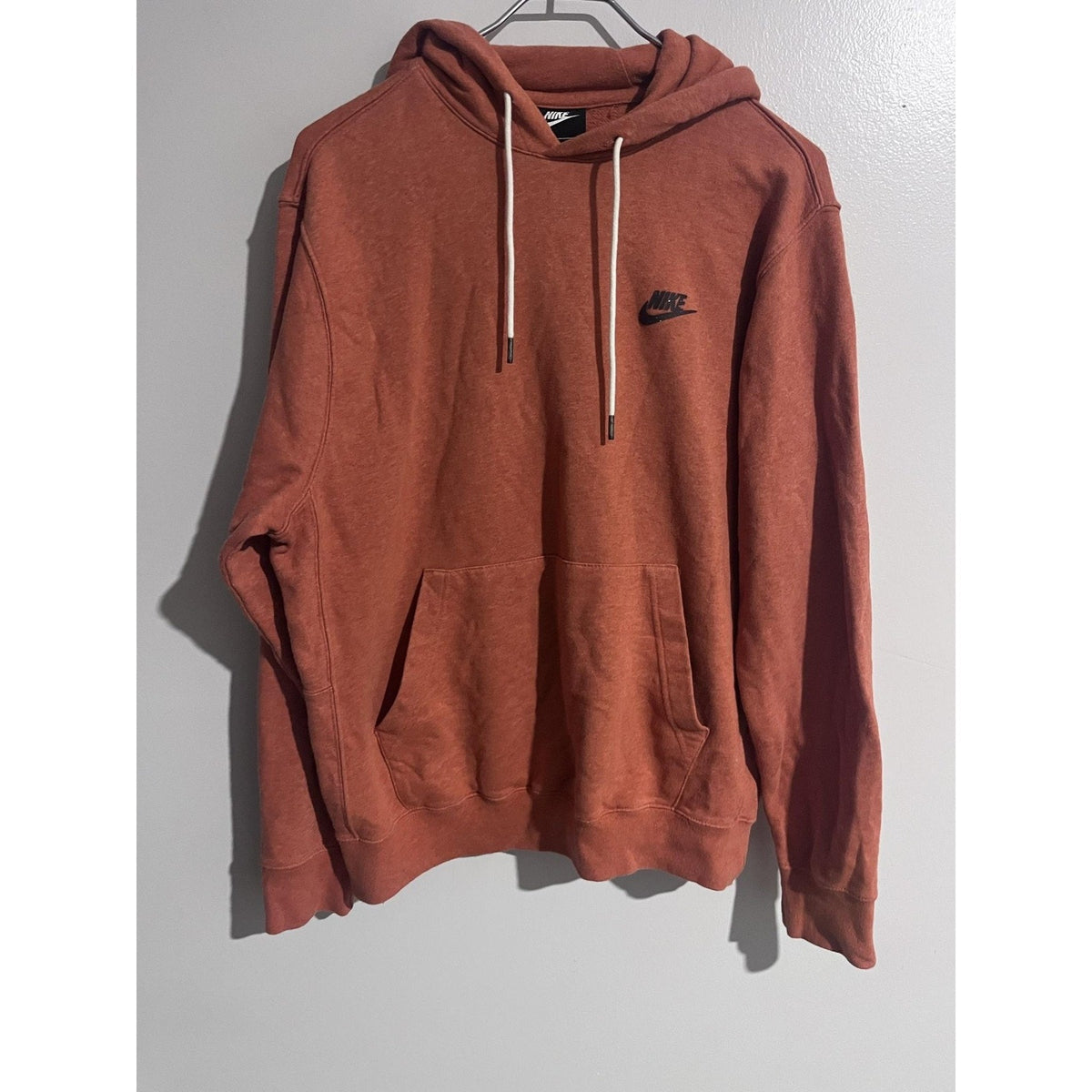Nike Hoodie Mens M Orange Pullover Hooded Pockets Fleece Lined Drawstring Logo