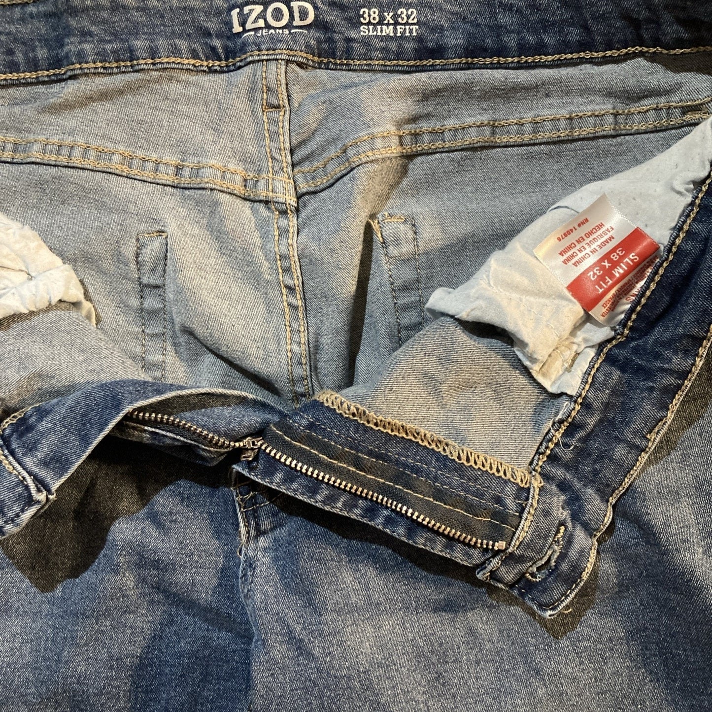 Minimalist IZOD Mens Slim Fit Medium Wash Blue Denim Jeans 38x32 Classic 5Pocket