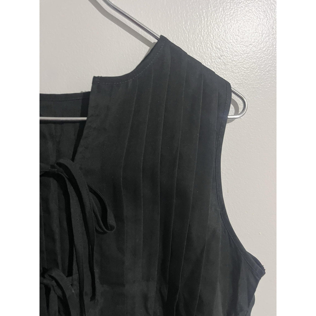 CICY BELL Blouse Womens M Black Pleated Sleeveless Tie Front Woven Summer