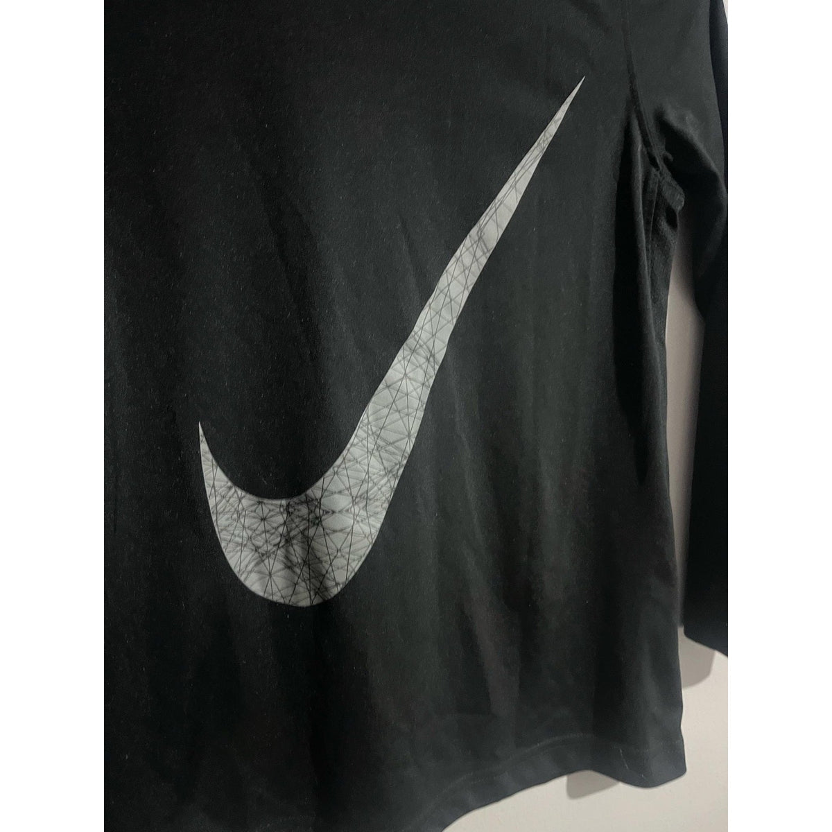 Nike Shirt Unisex Kids S Black Dri-FIT Long Sleeve Crew Neck Swoosh Athletic