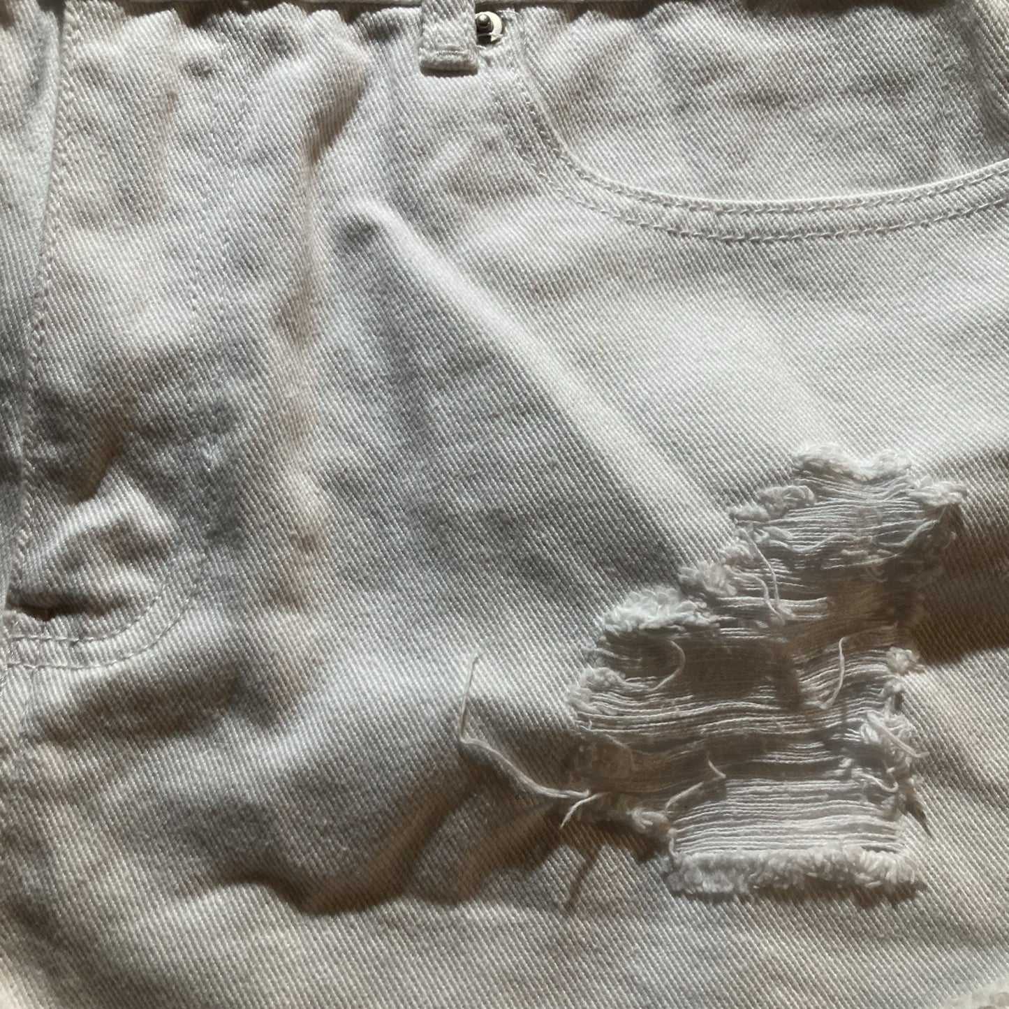Forever 21 Women's White Denim Shorts Raw Hem Distressed Size 29