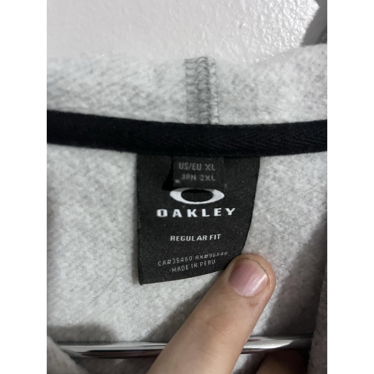 Oakley Hoodie Mens XL Gray Pullover Hooded Pockets Graphic Print Fleece