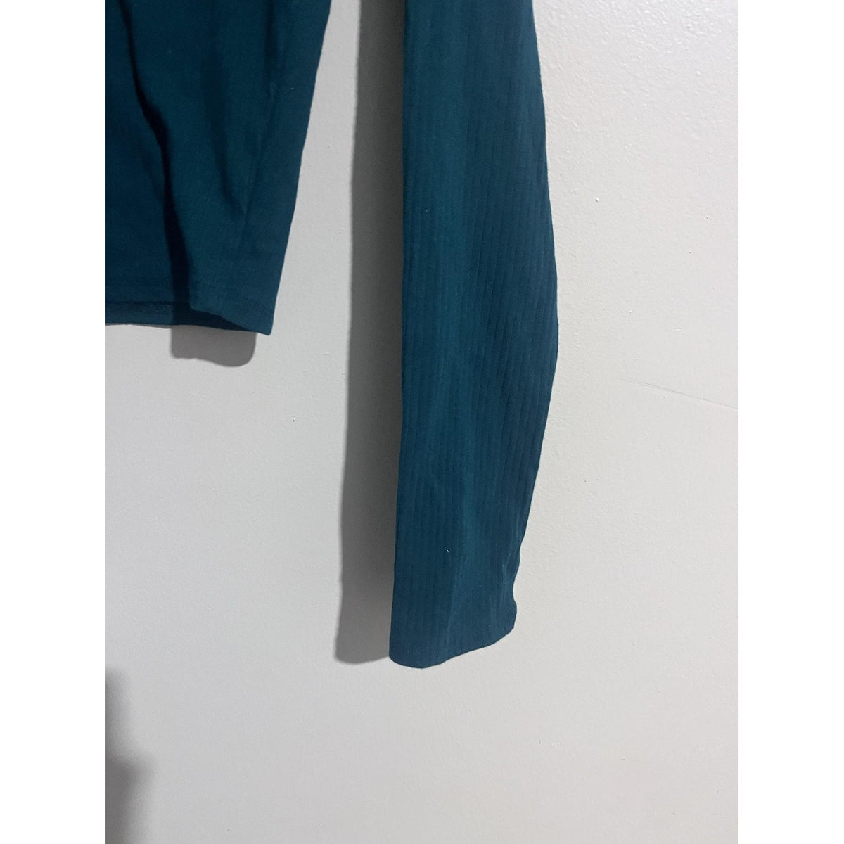 Bozzolo T-Shirt Womens M Green Cropped V-Neck Long Sleeve Slim Stretch