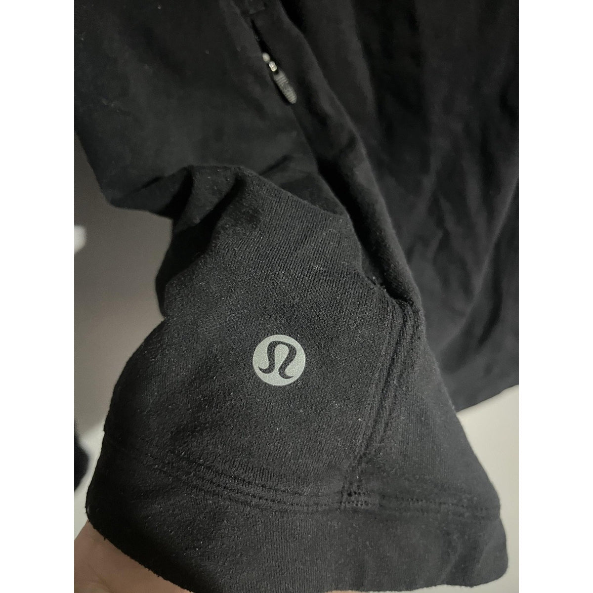 Lululemon Shirt Womens 6 Black Slim Long Sleeve Stretch Pockets Yoga Breathable