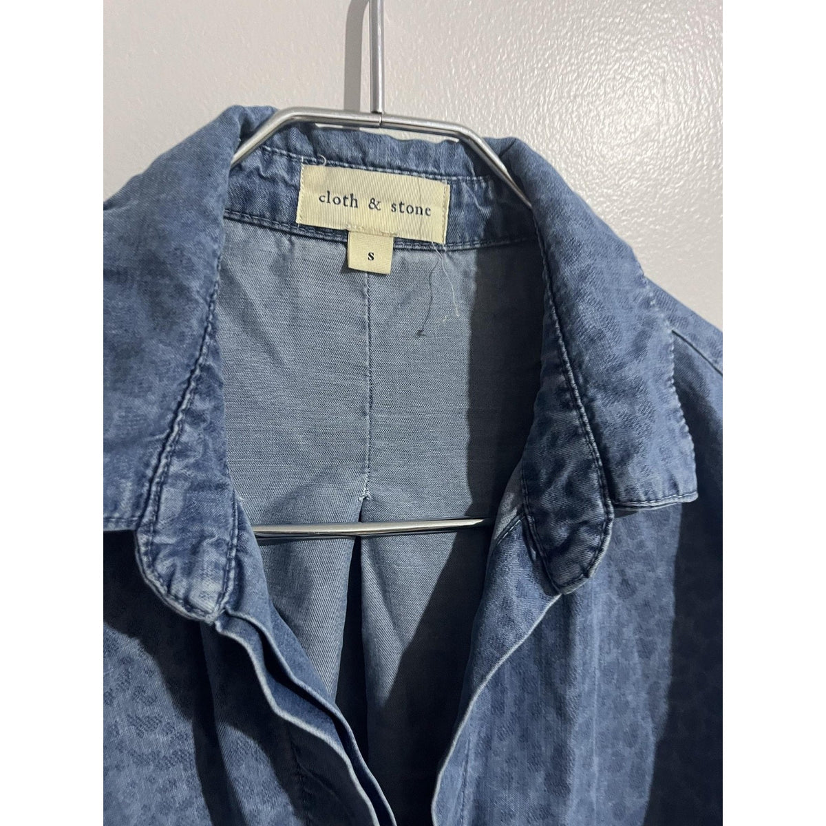Cloth & Stone Button-Up Womens S Blue Tunic Lyocell Denim Animal Print Casual