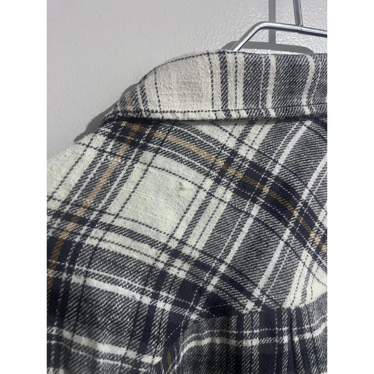 Love Tree Button-Up Womens S White Plaid Flannel Collared Long Sleeve Casual
