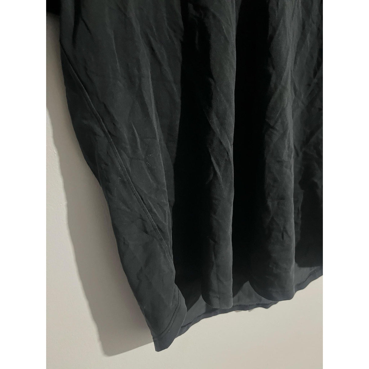 Lululemon T-Shirt Womens M Black V-Neck Short Sleeve Jersey Yoga Tagless Gym