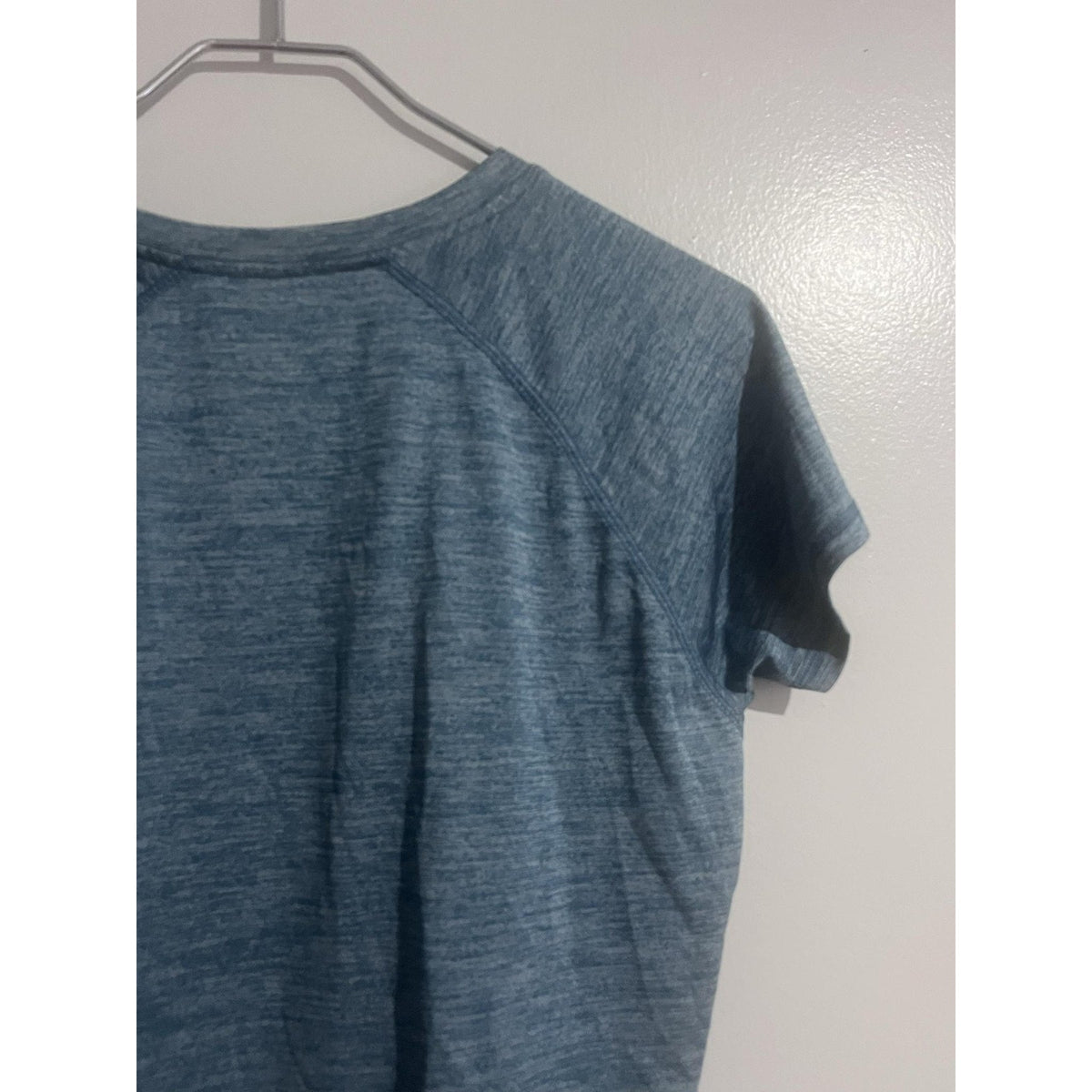 LEG3ND T-Shirt Womens M Blue Jersey Tagless Moisture Wicking Breathable