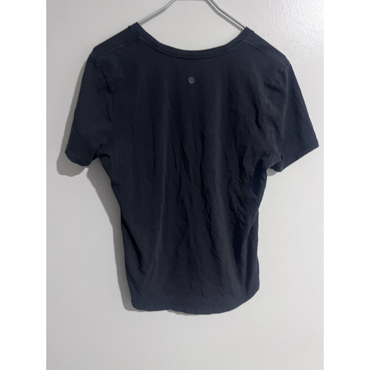 Lululemon T-Shirt Womens M Black V-Neck Short Sleeve Jersey Yoga Tagless Gym