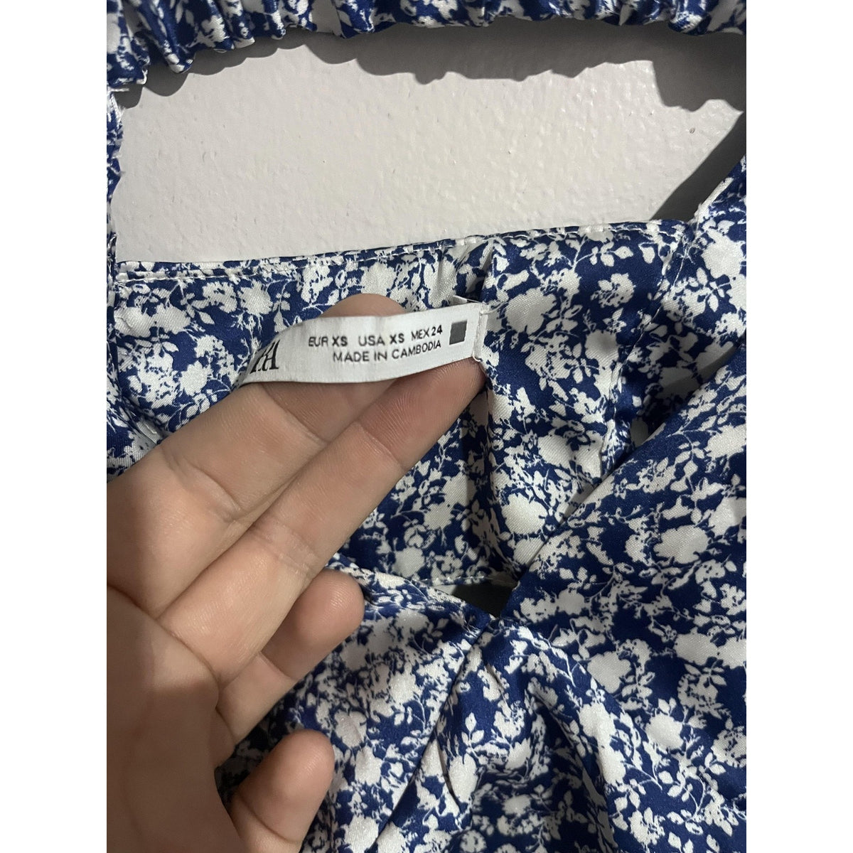 Zara Tank Womens XS Blue Floral Camisole Strappy Adjustable Satin Lightweight