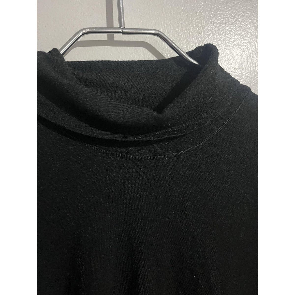Athleta T-Shirt Womens S Black Turtleneck Long Sleeve Tagless Slim Jersey Yoga