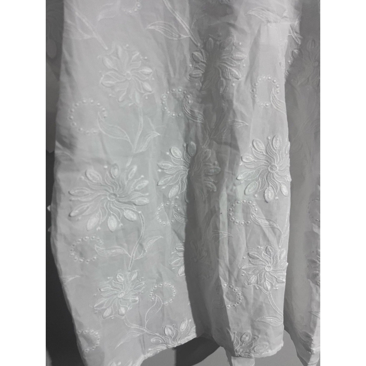 M.X.O Blouse Womens M White Tunic V-Neck Embroidered Floral Lightweight Cotton